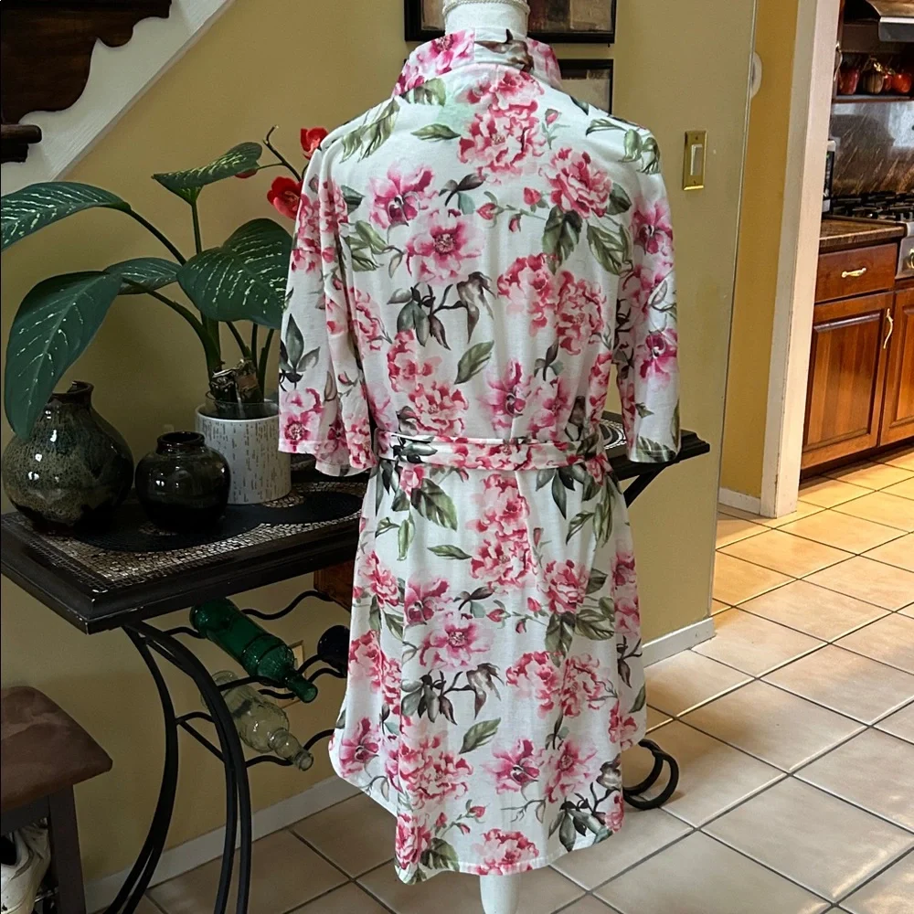Show Me Your Mu Mu Women’s Pink Floral Brie Robe Garden of Bloom One Size - Picture 10 of 16